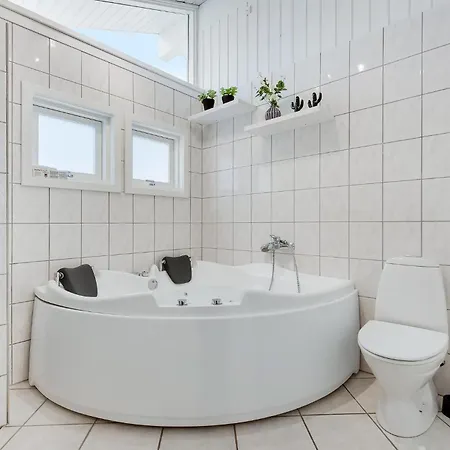 Gorgeous In Haderslev With Kitchen Vakantiehuis